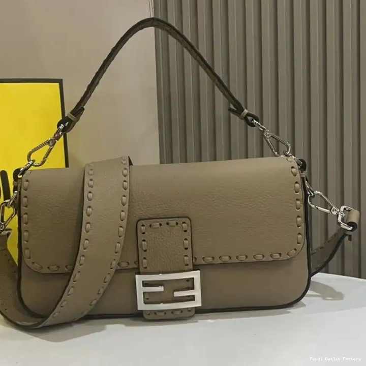 Affordable HOT Bag Khaki Cuoio Medium Selleria Romano In Baguette Leather Fendi 0701